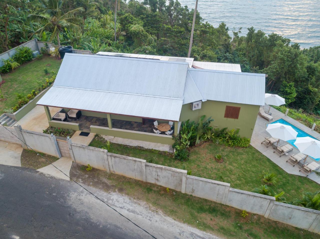 Pagua Bay House - Oceanfront Cabana'S Marigot Exterior photo